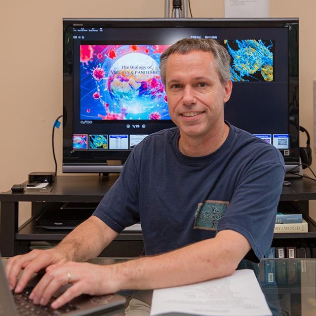 SLC faculty leapt to action this summer, creating 28 one and two credit courses for incoming students to enroll during July and August. Intentionally small and offered at no cost, these classes are designed to help students transition to SLC’s curriculum and build community while spread around the world. Biology faculty Drew Cressman is part of a team teaching “The Biology of Viruses and Pandemics,” which provides a broad introduction to the topic as understood through the lenses of molecular and cellular biology, physiology, and ecology. Writing faculty Carolyn Ferrell ’84 is teaching “Telling Our Stories: A Generative Writing Workshop.” She says, “I love working with first-years and wanted to help make their initial transition to college as smooth and interesting as I possibly could… My students are thoughtful, eager, generous in spirit, and interested in each others’ ideas—they have truly made lemonade out of pandemic lemons.”