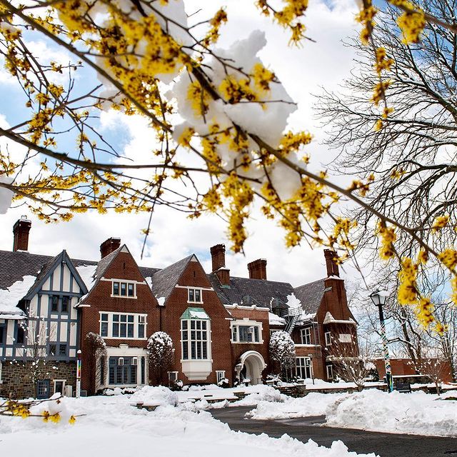 Support from our community was integral to this semester’s success. Through 12/31, a provision in the CARES Act allows a deduction of up to $300 in charitable contributions—whether or not you itemize your 2020 return. Thank you for supporting our students and faculty as we, together, continue to navigate this exceptional year #sarahlawrencetogether