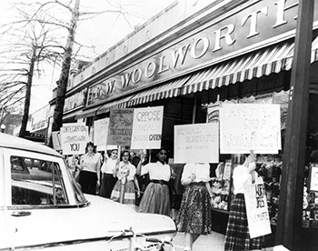 Sarah Lawrence students picket Woolworths in Bronxville, April 14, 1960. Photographer Unknown, (Sarah Lawrence College Archives)