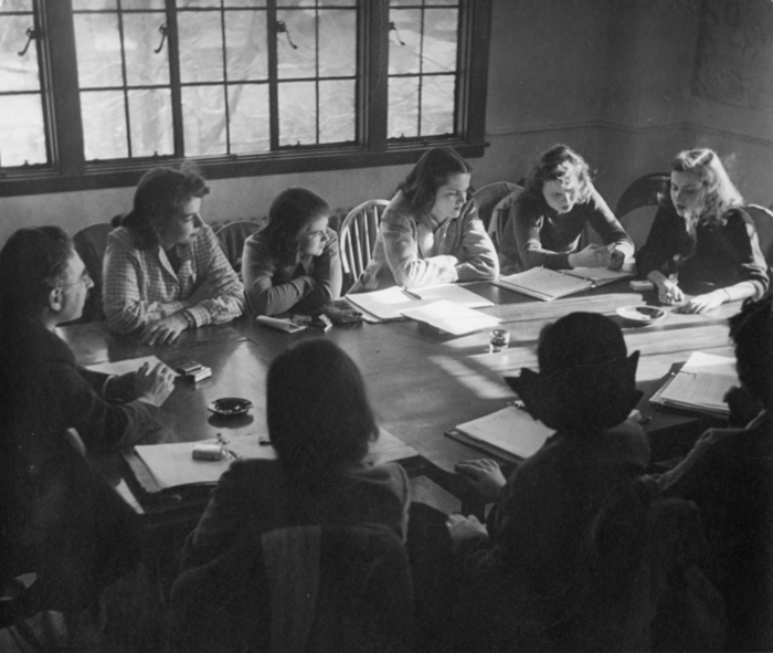  Professor Bert Loewenberg's seminar, the typical Sarah Lawrence class, in the 1940s. Photographer unknown. Copyright Sarah Lawrence College Archives.