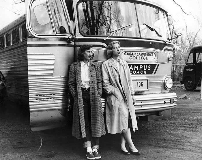  Beryl Forbes Eddy '58 (left) and Mary Elizabeth Sellers '58 wait outside the bus during the 1955 trip. (Sarah Lawrence College Archives)