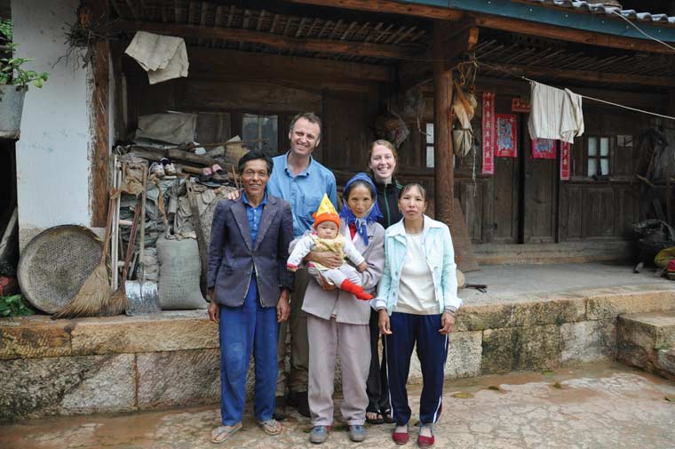 Klinger and Muldavin posing for a snapshot with a Pingzhan family they interviewed multiple times