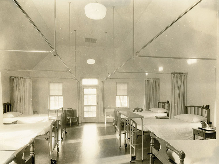 In the 1930s, the College needed space for a student infirmary, and the cottage currently known as the Ruth Leff Siegel Center (“The Pub”) filled that facilities gap.