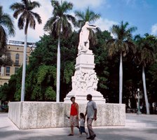 University of Havana Statue