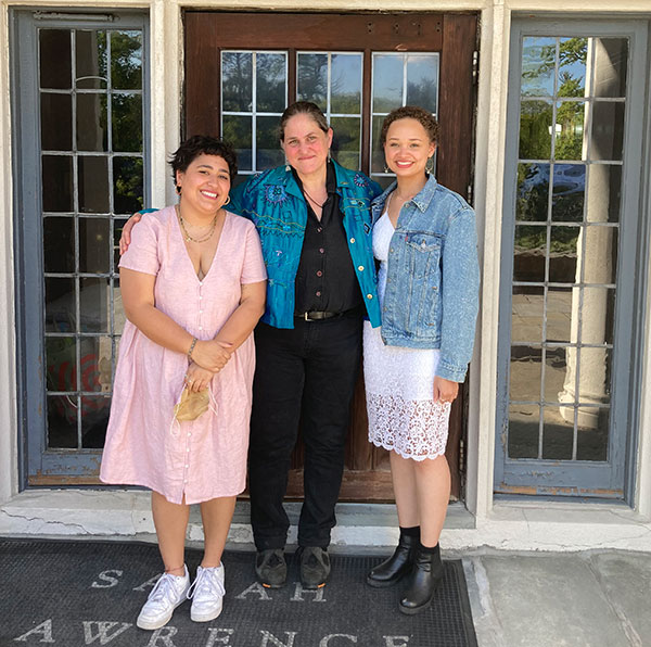 Lyde Cullen Sizer with students after the 2021 Senior Lecture