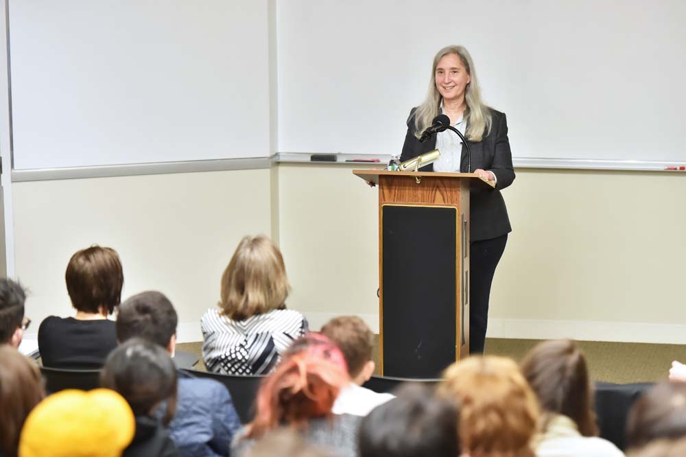 Nell Minow ’74