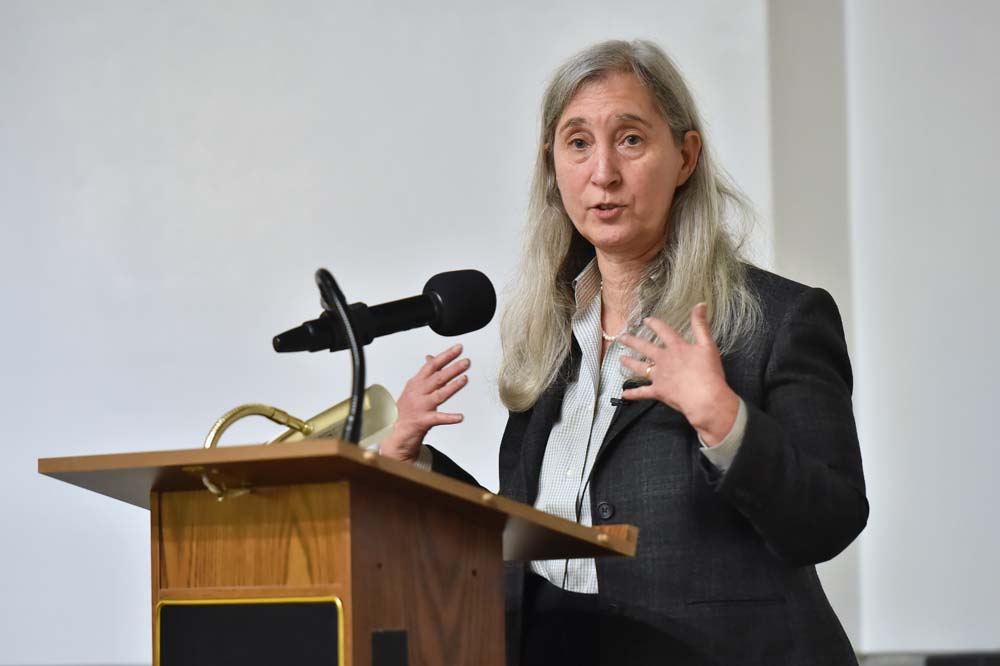 Nell Minow ’74