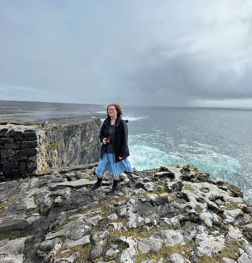 Frances Kenney ’24 explores Dún Aonghasa, a prehistoric Irish cliff fort on Inishmore