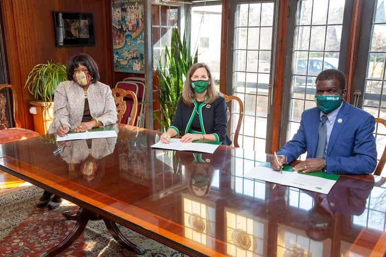 Presidents of Bronx Community College, Westchester Community College, and Sarah Lawrence at a table