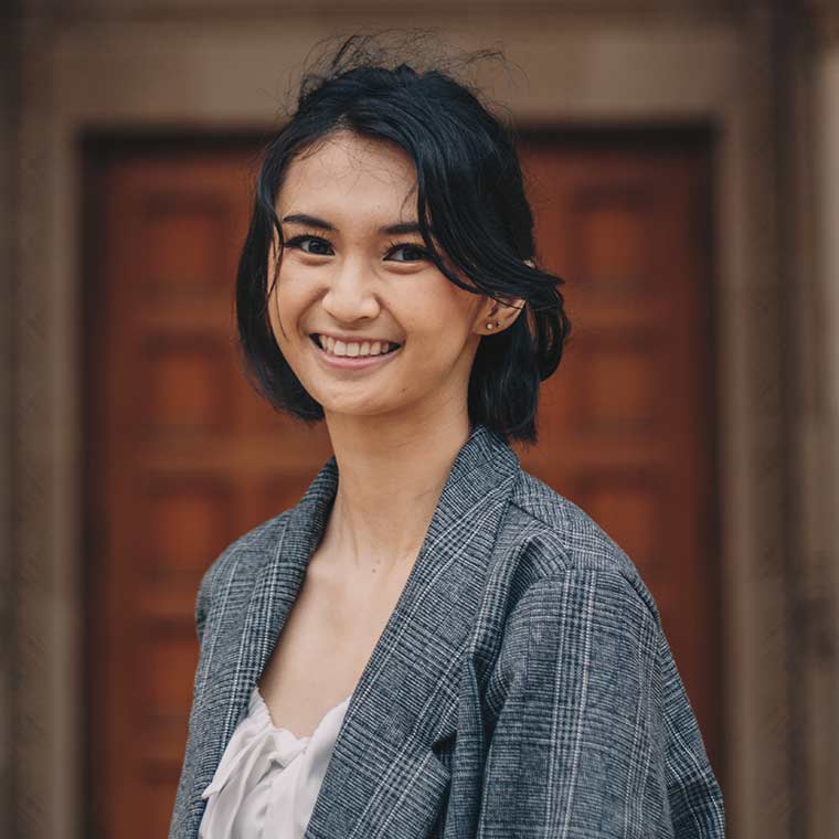 Headshot of Gena Huynh