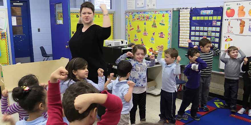 grad student leads lunchbox classroom